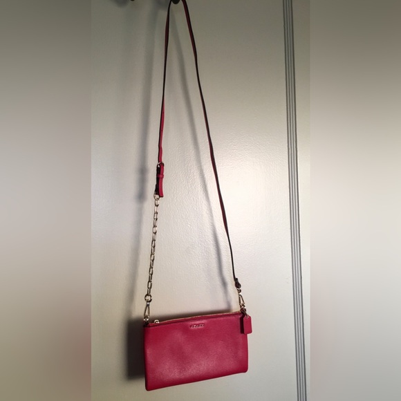 NWOT COACH Hot Pink Leather Handbag w/Buckle Chain Adjustable Strap. Zip closure - Picture 12 of 14